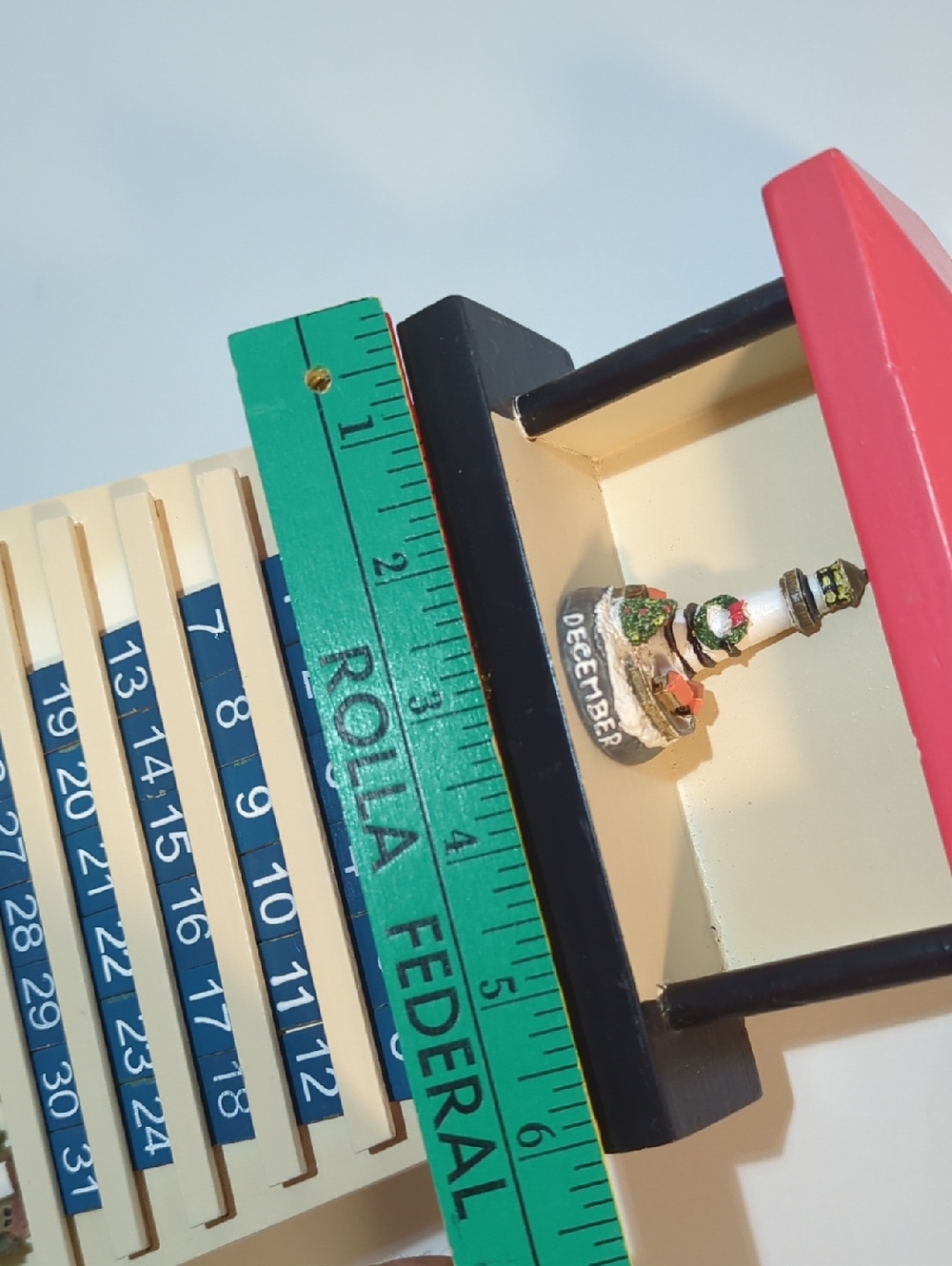 Lighthouse Perpetual Calendar With Wall Shelf With 12 Ceramic Light Houses 1-31 - Picture 15 of 15